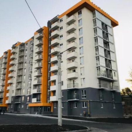 Апартаменты Дворец Спорта Новострой Маршал Harkiv Exterior foto
